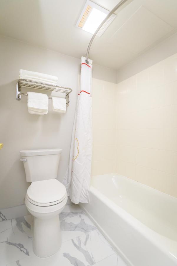 Philadelphia Suites At Airport - An Extended Stay Hotel Εξωτερικό φωτογραφία