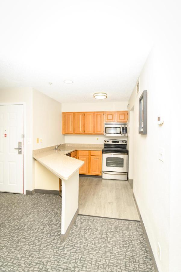 Philadelphia Suites At Airport - An Extended Stay Hotel Εξωτερικό φωτογραφία