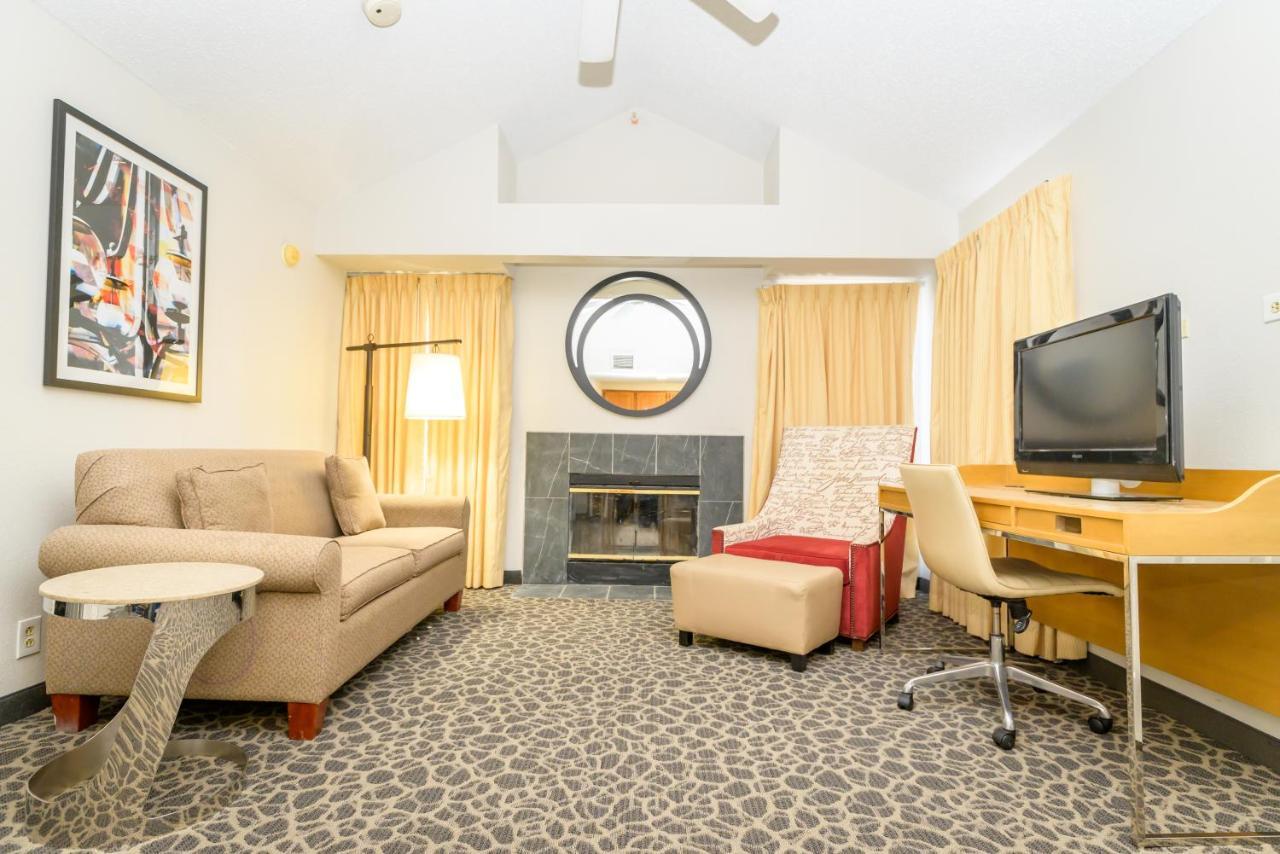 Philadelphia Suites At Airport - An Extended Stay Hotel Εξωτερικό φωτογραφία